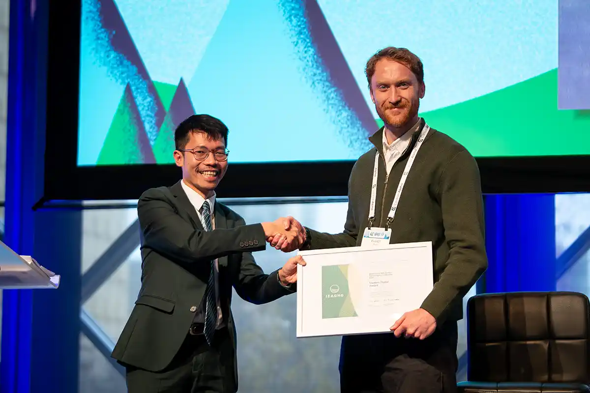 Elliot Ross accepts the Student Poster Award at GHGT-17